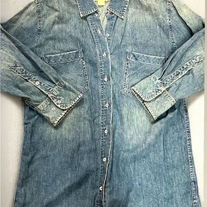 Levi’s oversized Denim Button-Up Shirt w back detail
